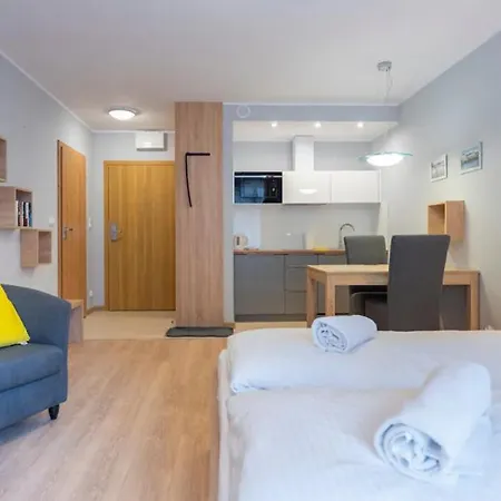 Srodkowa Widok Na 2 Pietro Garaz Gratis شقة