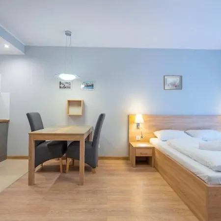 Srodkowa Widok Na 2 Pietro Garaz Gratis شقة *