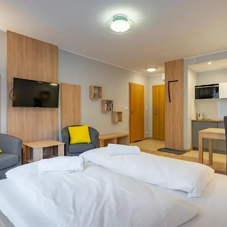 شقة Srodkowa Widok Na 2 Pietro Garaz Gratis شكلارسكا بوريبا