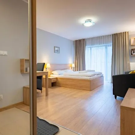 Srodkowa Widok Na 2 Pietro Garaz Gratis * شكلارسكا بوريبا