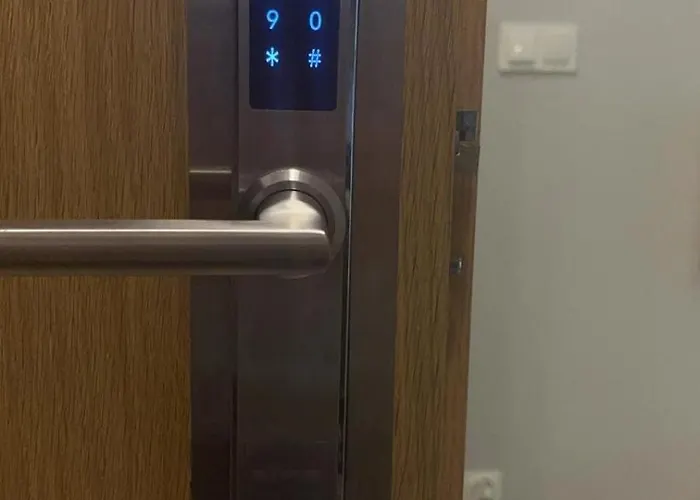 Srodkowa Widok Na 2 Pietro Garaz Gratis *